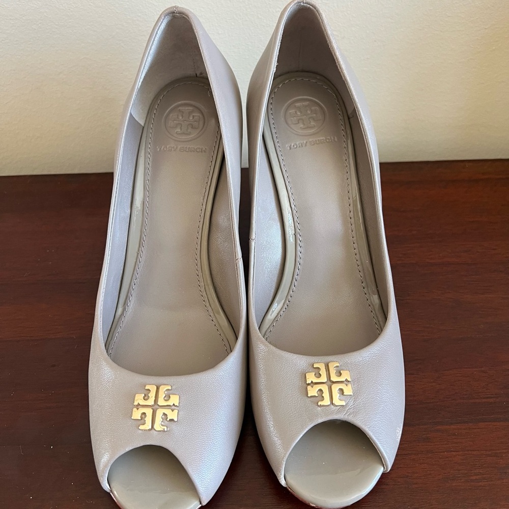 Tory Burch Women's Gray/Beige Peep Toe Shoes